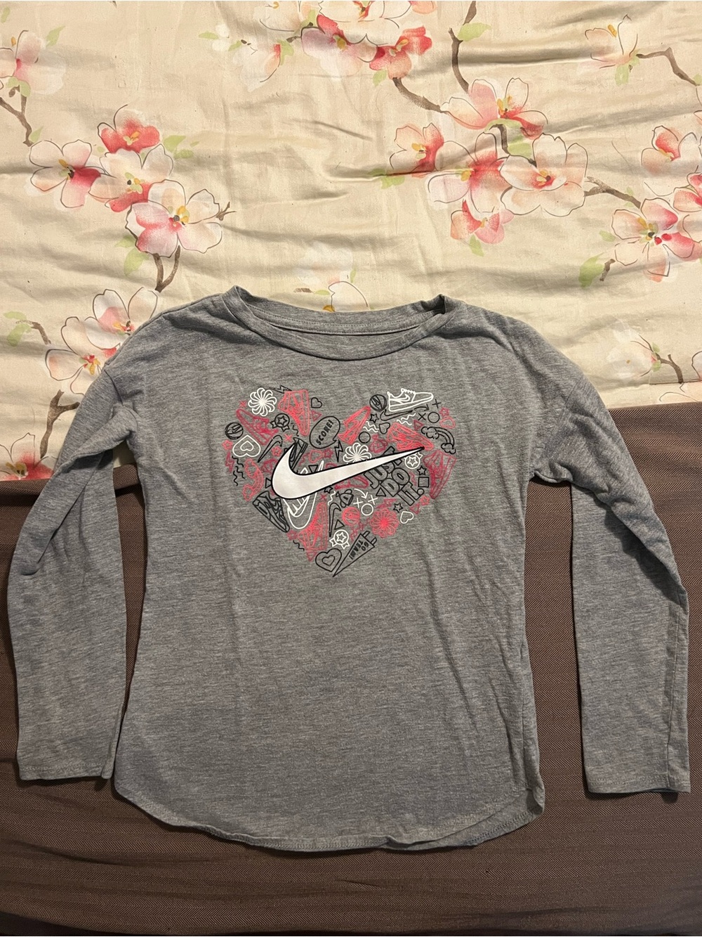 Nike Girls 6X Gray Long Sleeve Heart Swoosh T-Shirt